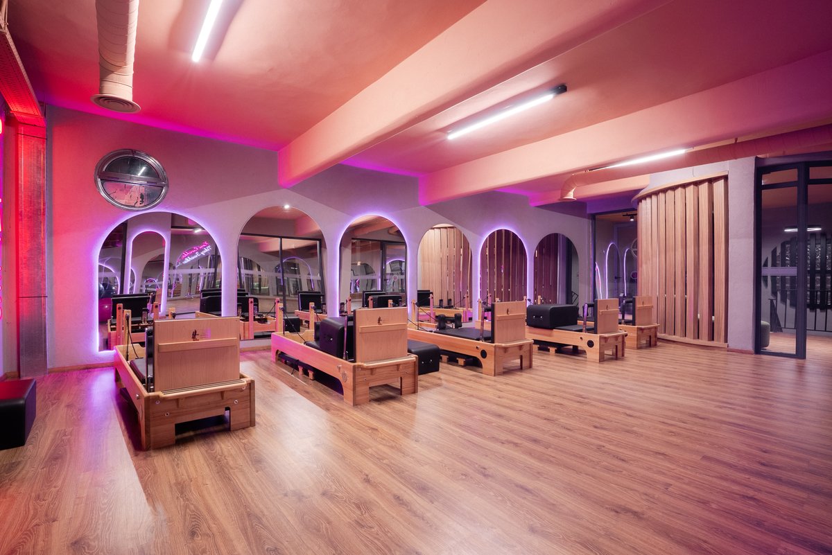 Studio Pilates Reformer MegaFit